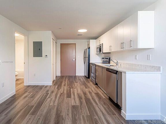 3rd image of 3722 NW 20th Ave #305