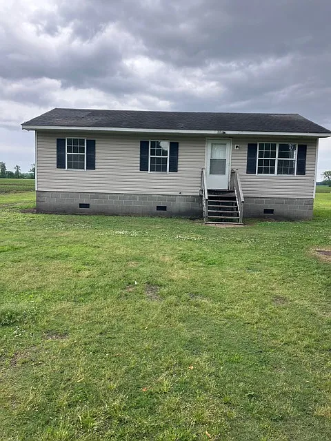 3 bed, 912 sqft, $800 — Photo 1