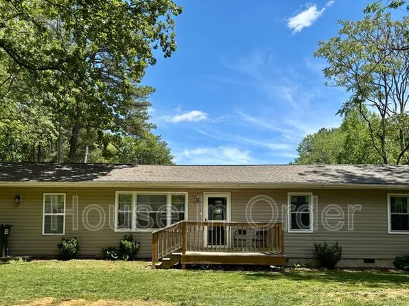 64 Valentine St E, Flat Rock, NC 28731