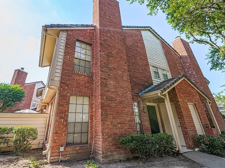 2211 S Kirkwood Rd #19 — Photo 4