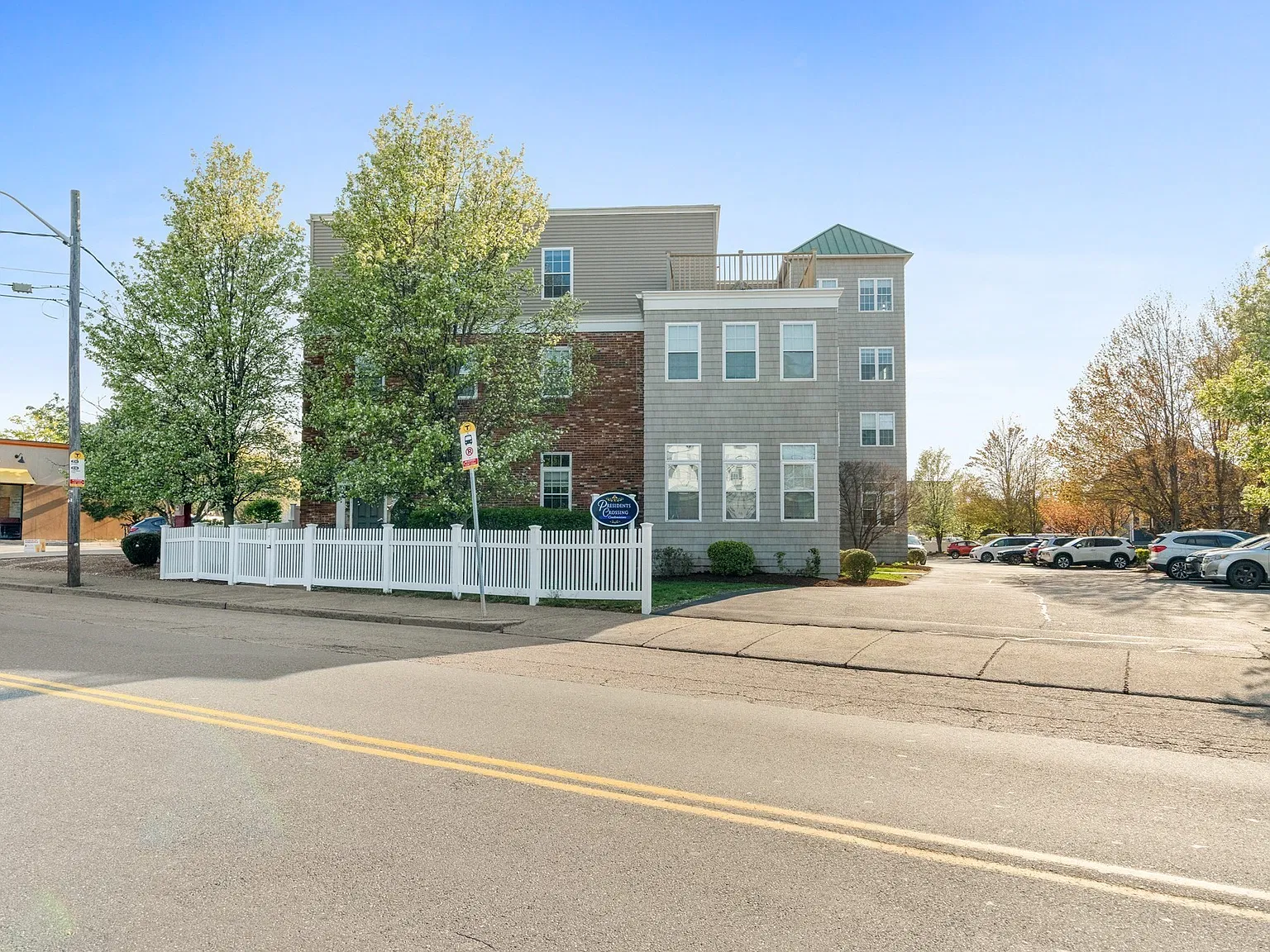 2 bed, 2.0 bath, 1100 sqft, $3,100 — Photo 3