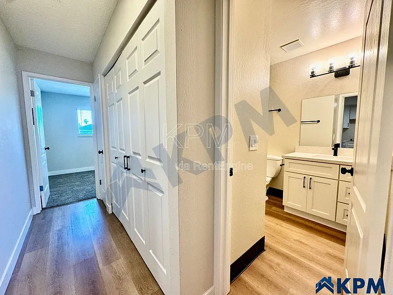 7355 Kelley Dr — Photo 13