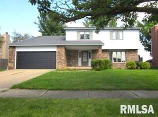 22 Gloucester Cir, Bloomington, IL 61704