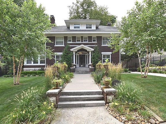 3826 Locust St, Kansas City, MO 64109 | Zillow