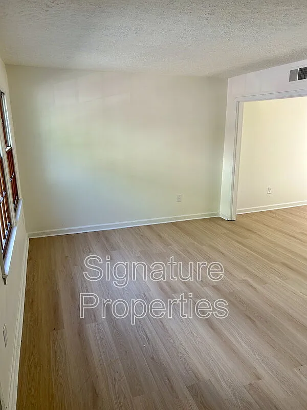2 bed, 1.5 bath, $875 — Photo 2