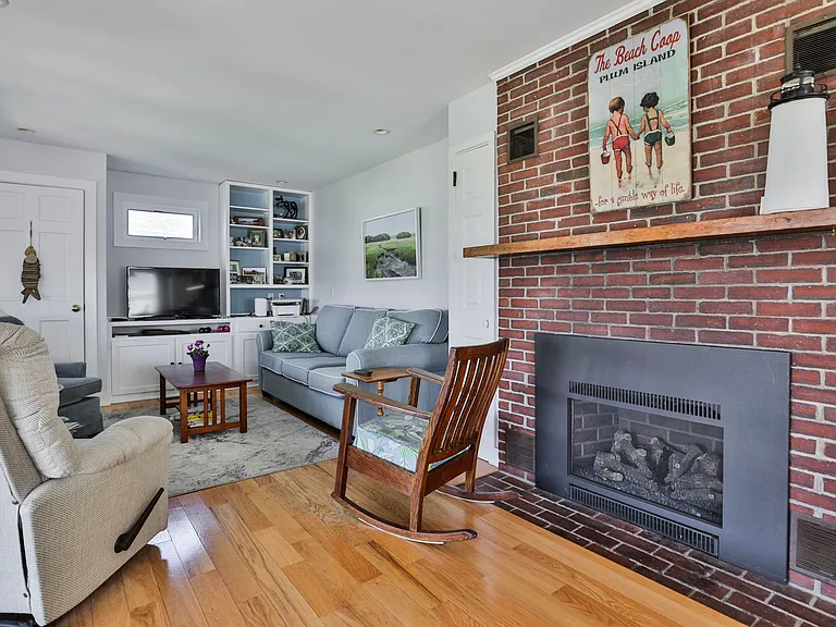 17 Harbor St — Photo 12