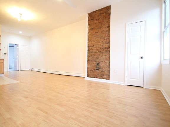 5th image of 252 Van Horne St APT 2