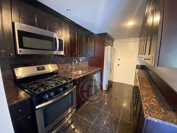 3rd image of 2431 Young Ave #1
