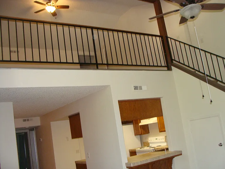 343 W Herndon Ave — Photo 4