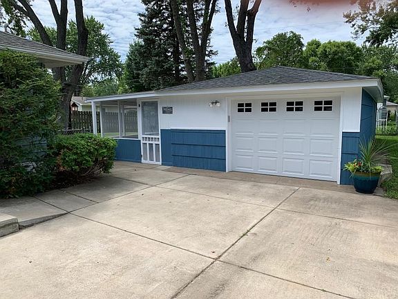 Spacious tandem garage with wonderful screen porch