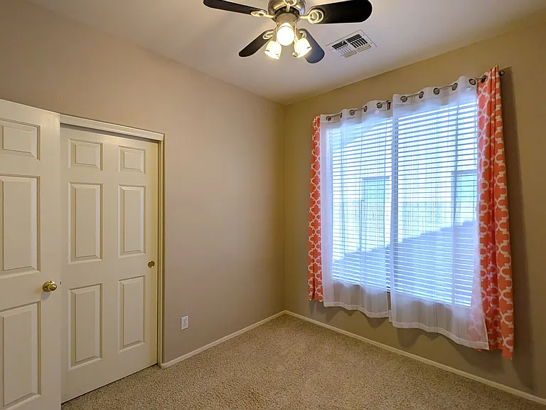 4236 E Oxford Ln — Photo 23
