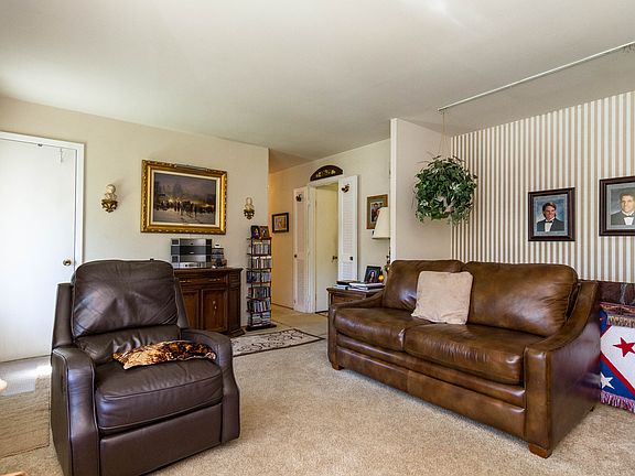 3rd image of 3092 Acorn Ct