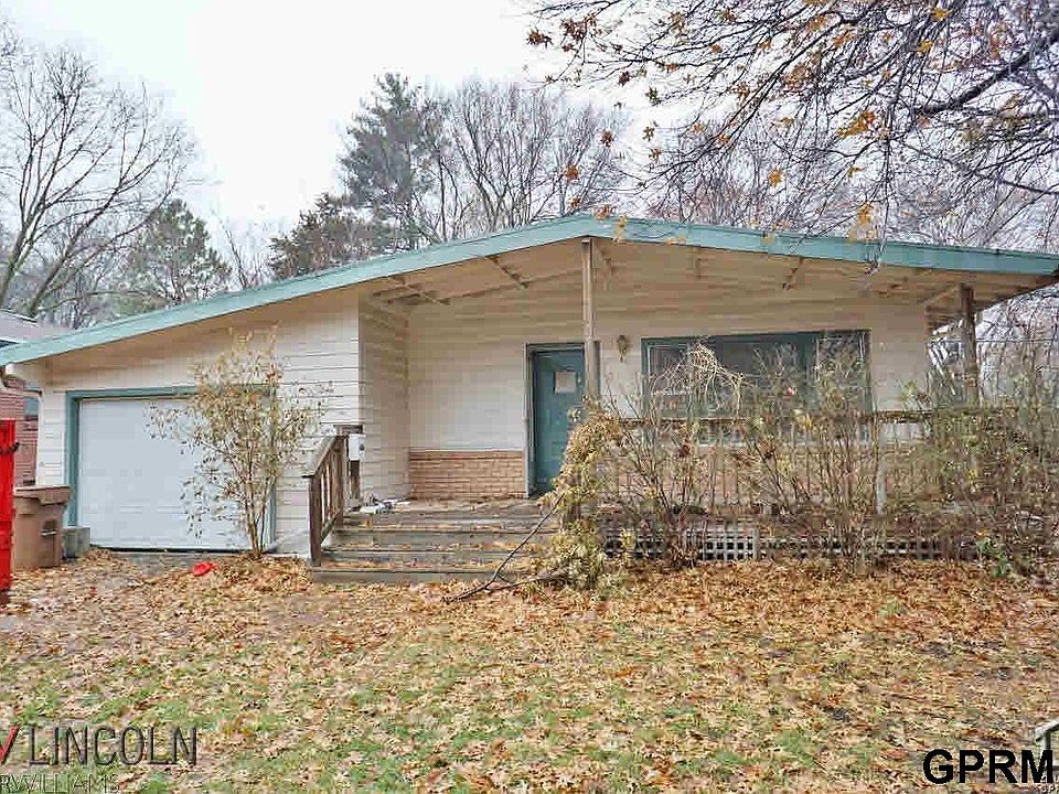 1st image of 3205 Curtis Dr