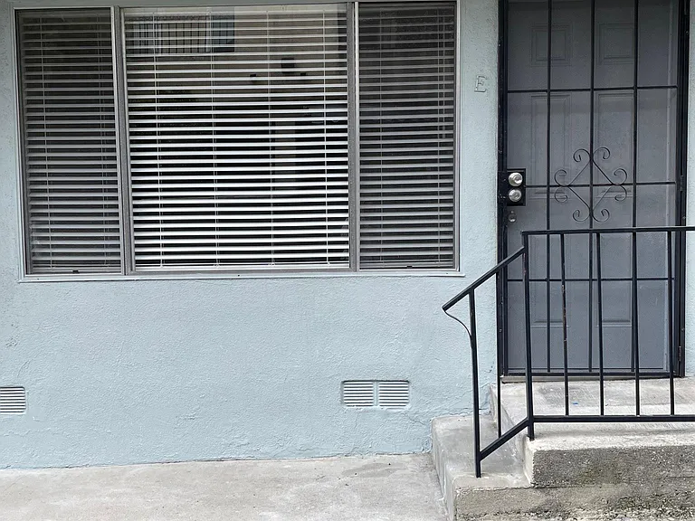 73 Suffolk Ave #E — Photo 2
