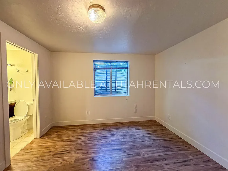 960 N Eastview Dr — Photo 41