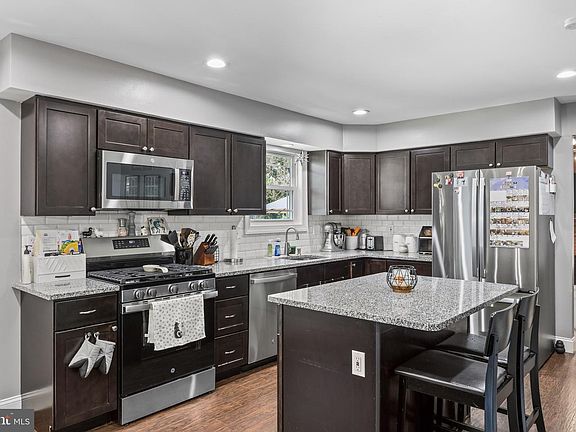 4th image of 86 Deer Park Cir