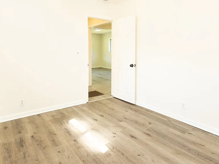 5801 Clover St — Photo 13