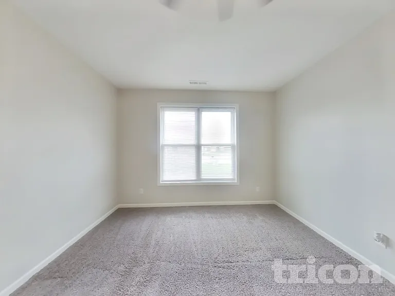 305 Gale Ct — Photo 6