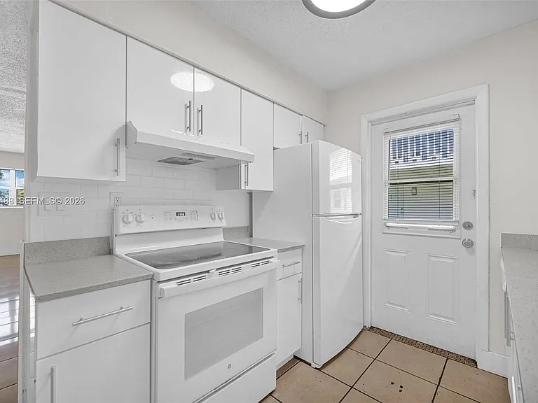 861 SW 74th Ter #102D — Photo 4