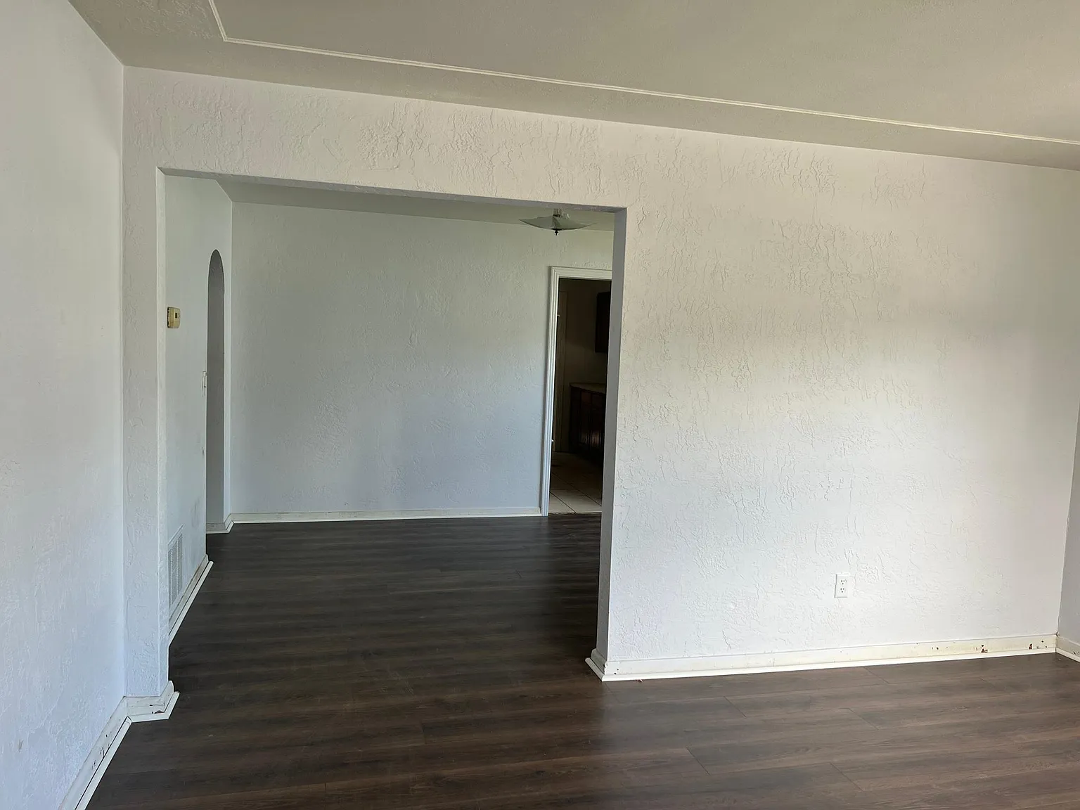 3 bed, 1.5 bath, 1180 sqft, $2,000 — Photo 4