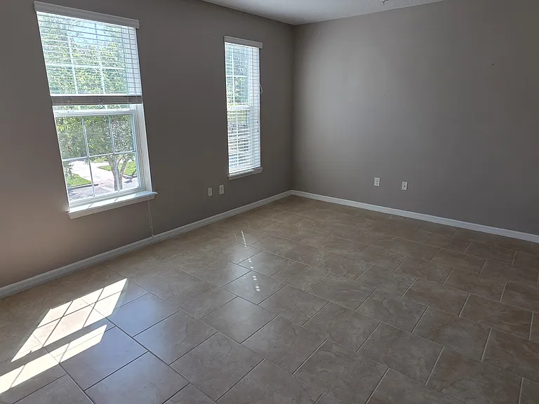1062 Clifton Springs Ln — Photo 11