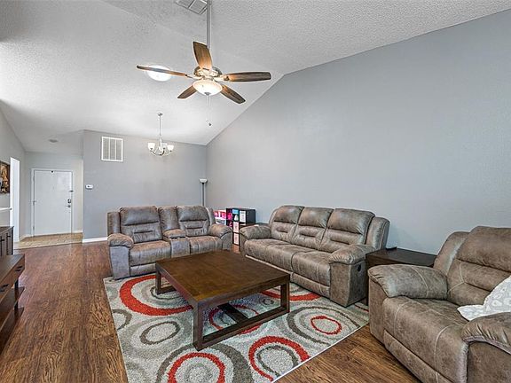 4th image of 4210 Castlewood Dr