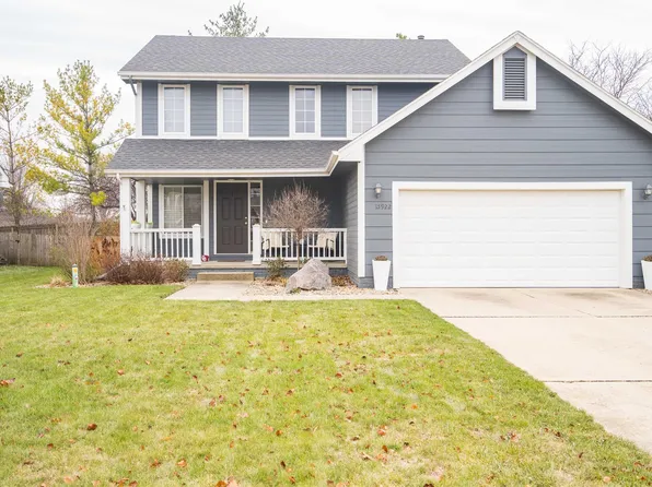 15922 Rosewood Ct, Clive, IA 50325