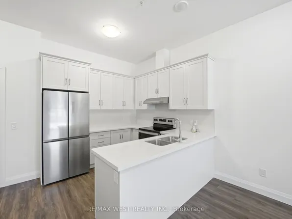 30 Hamilton St S #101, Hamilton, ON L8B 1V8