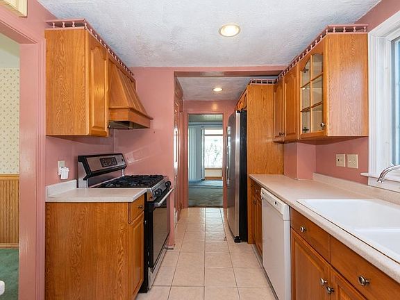 4th image of 6 Saint Anns Ave