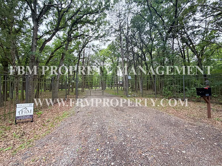 338 Post Oak Dr — Photo 2