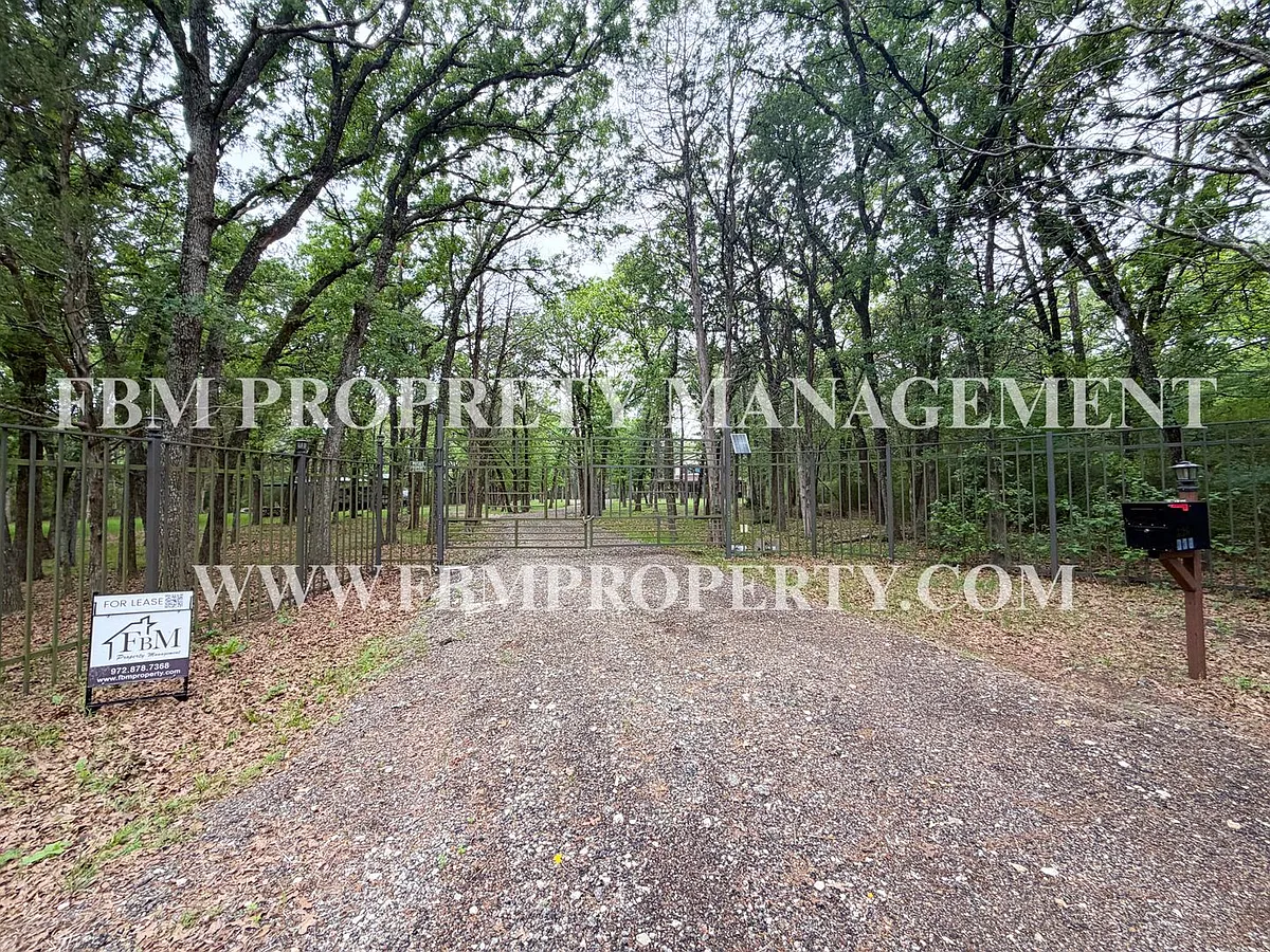 Building Photo - 338 Post Oak Dr