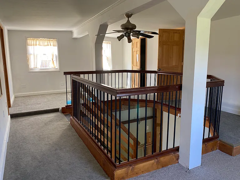 684 E Maine Rd — Photo 15