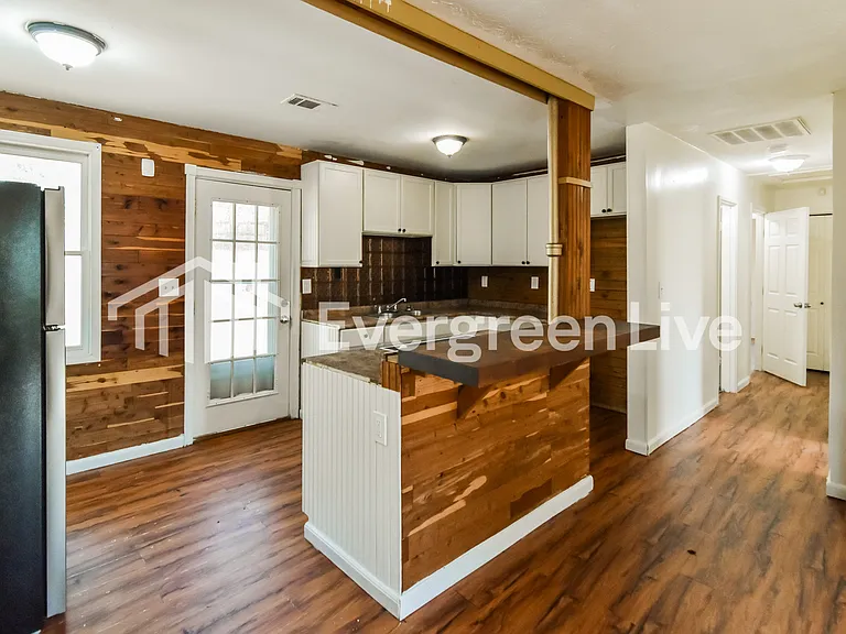 1119 Glenwood Rd — Photo 6