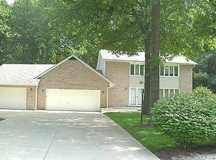 5721 Logan Arms Dr, Girard, OH 44420