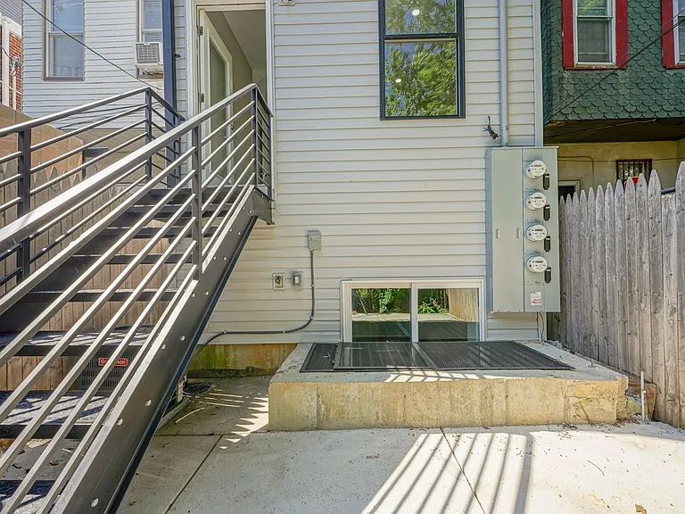 5223 Irving St #1 — Photo 4