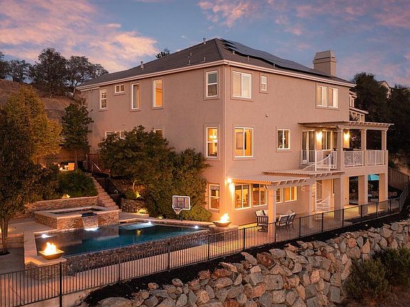 4th image of 104 Vinicola Court