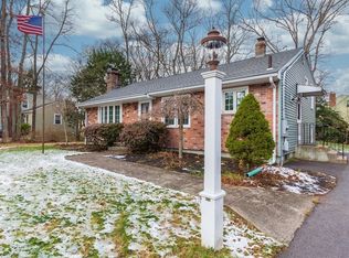 27 Woodcrest Rd, North Attleboro, MA 02760