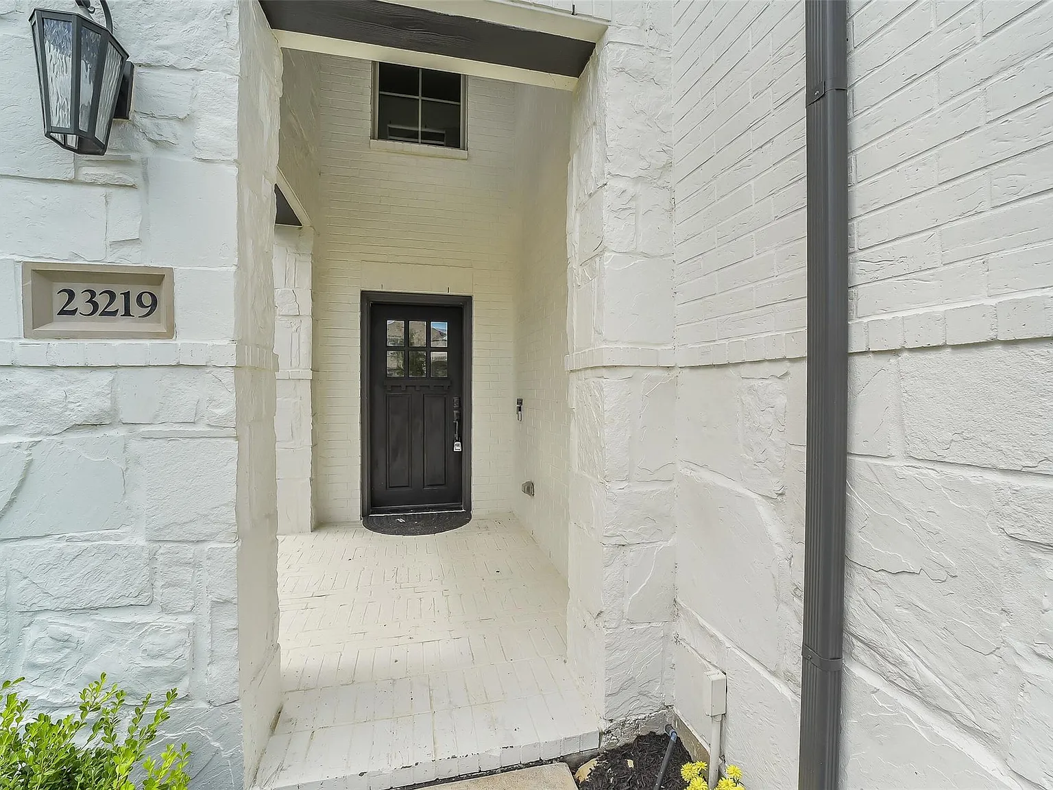 4 bed, 2.5 bath, 2353 sqft, $2,950 — Photo 2