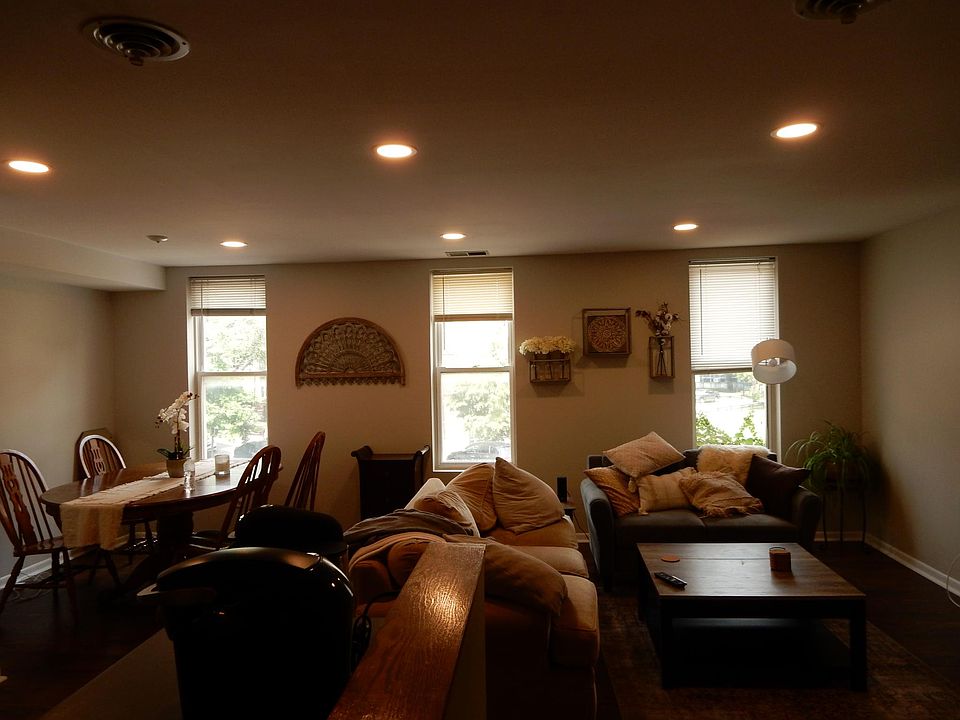 1st image of 2646 N Lincoln Ave