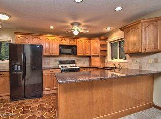 318 Minsi Trl W, Long Pond, PA 18334