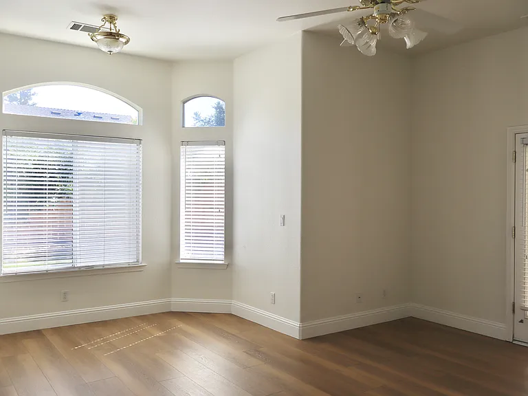 368 W Vermont Ave — Photo 13
