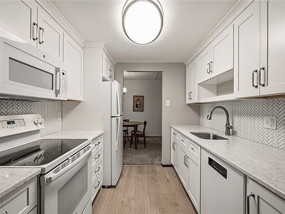 5th image of 5600 Munhall Rd APT 601