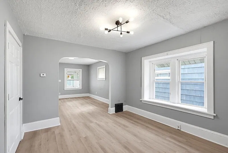 4 bed, 2.0 bath, 1320 sqft, $1,300 — Photo 3