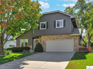807 Michael Dr, Papillion, NE 68046
