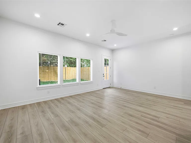 8019 Grandview St #B — Photo 12