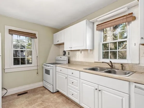 3255 Arlington Dr, Winston Salem, NC 27103