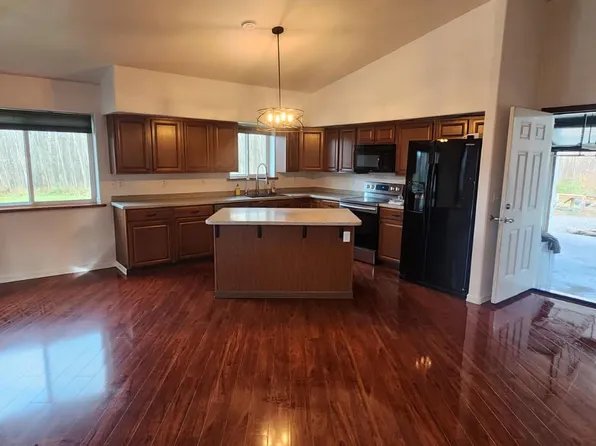 1295 Toolik Dr, North Pole, AK 99705