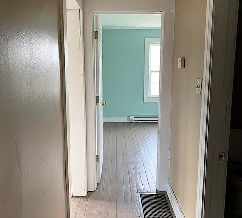 4th image of 806 W White St