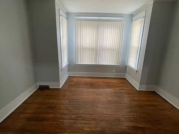 Den/Bonus Area
(Sits In The Middle Of The Kitchen & Dinning Room)
