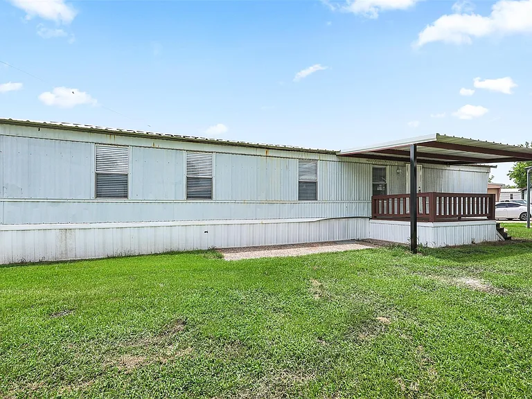 2222 N Austin Ave #23 — Photo 3